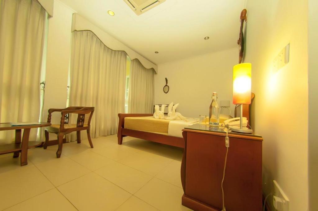 Hotel Villa Viana Marawila Kültér fotó