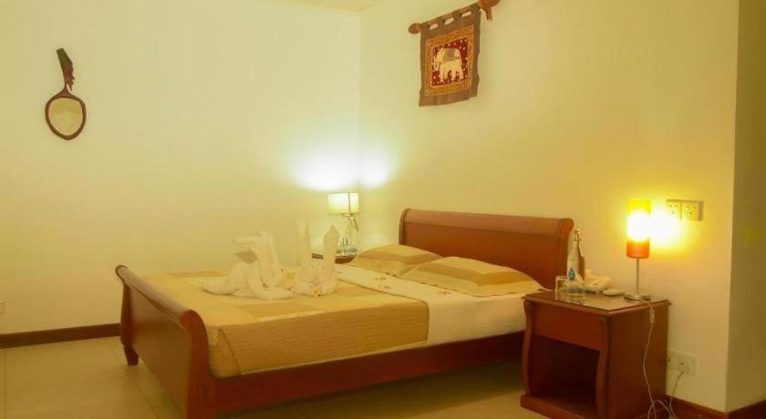 Hotel Villa Viana Marawila Kültér fotó
